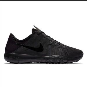 Size 7.5 Black Nike Free TR6
